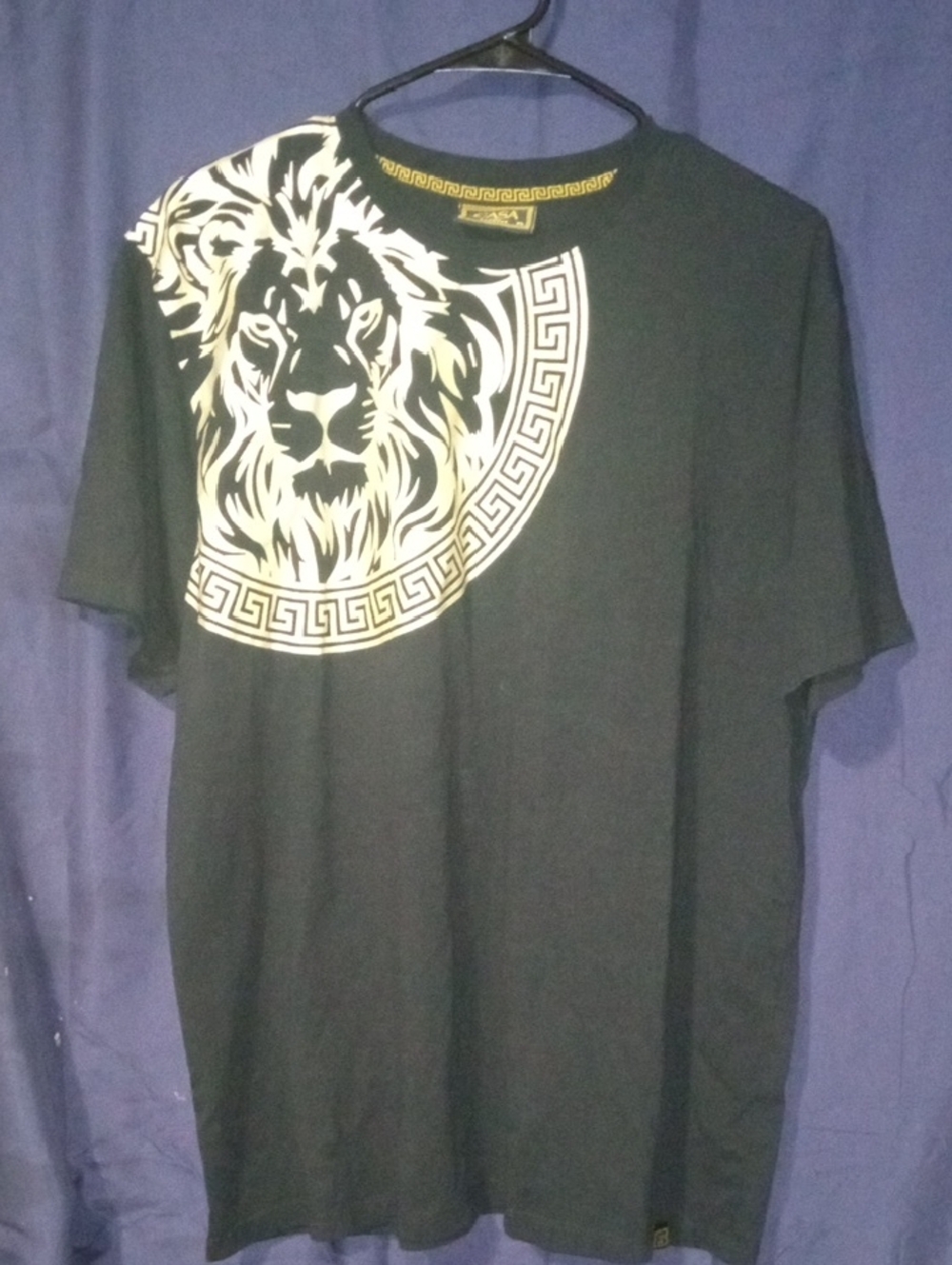 Black Short-Sleeve Men’s T-Shirt with Gold Lion Graphic